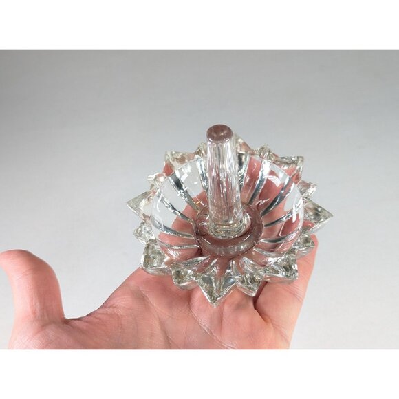 Vintage pressed glass ring dish, mcm dressing table ring holder, star jewelry - Picture 5 of 7
